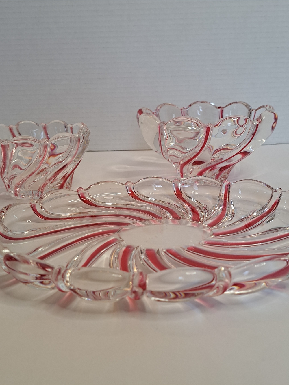 Vintage Mikasa Peppermint Swirl Red & Clear Candy/ Trinket Dishes, Set of 3 - Picture 3 of 3